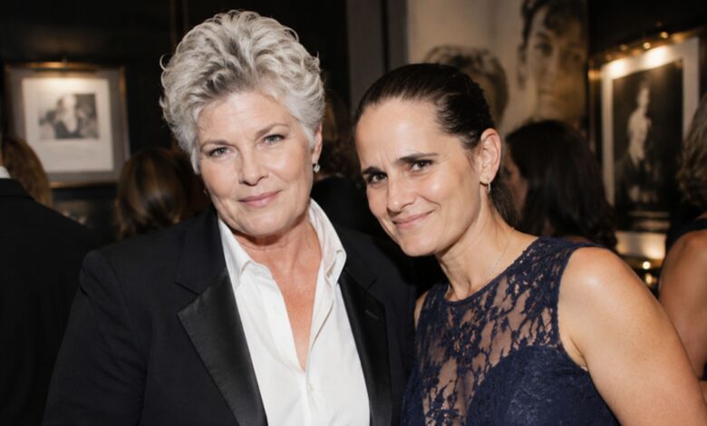Melanie Leis with Kelly McGillis at a formal event